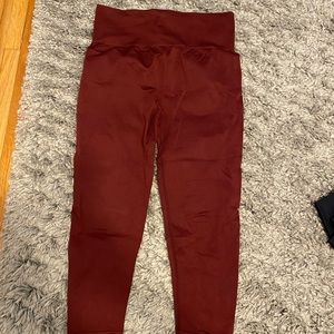 Fabletics maroon crop leggings